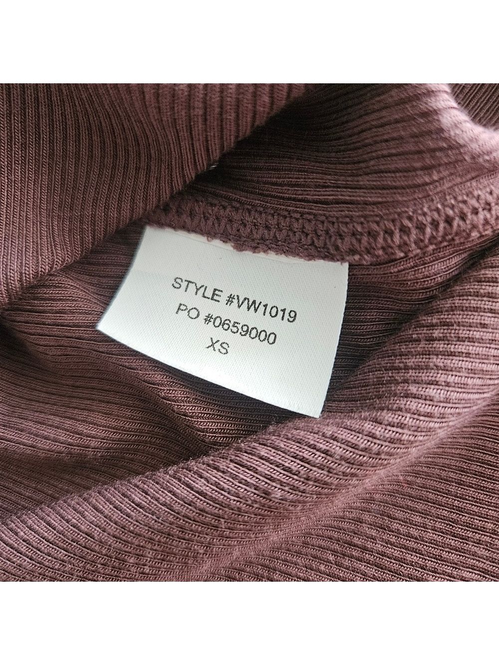 Vuori Rib Crop Tank Top Dusty Mauve XS Henley Athletic Yoga Top New - Picture 3 of 6